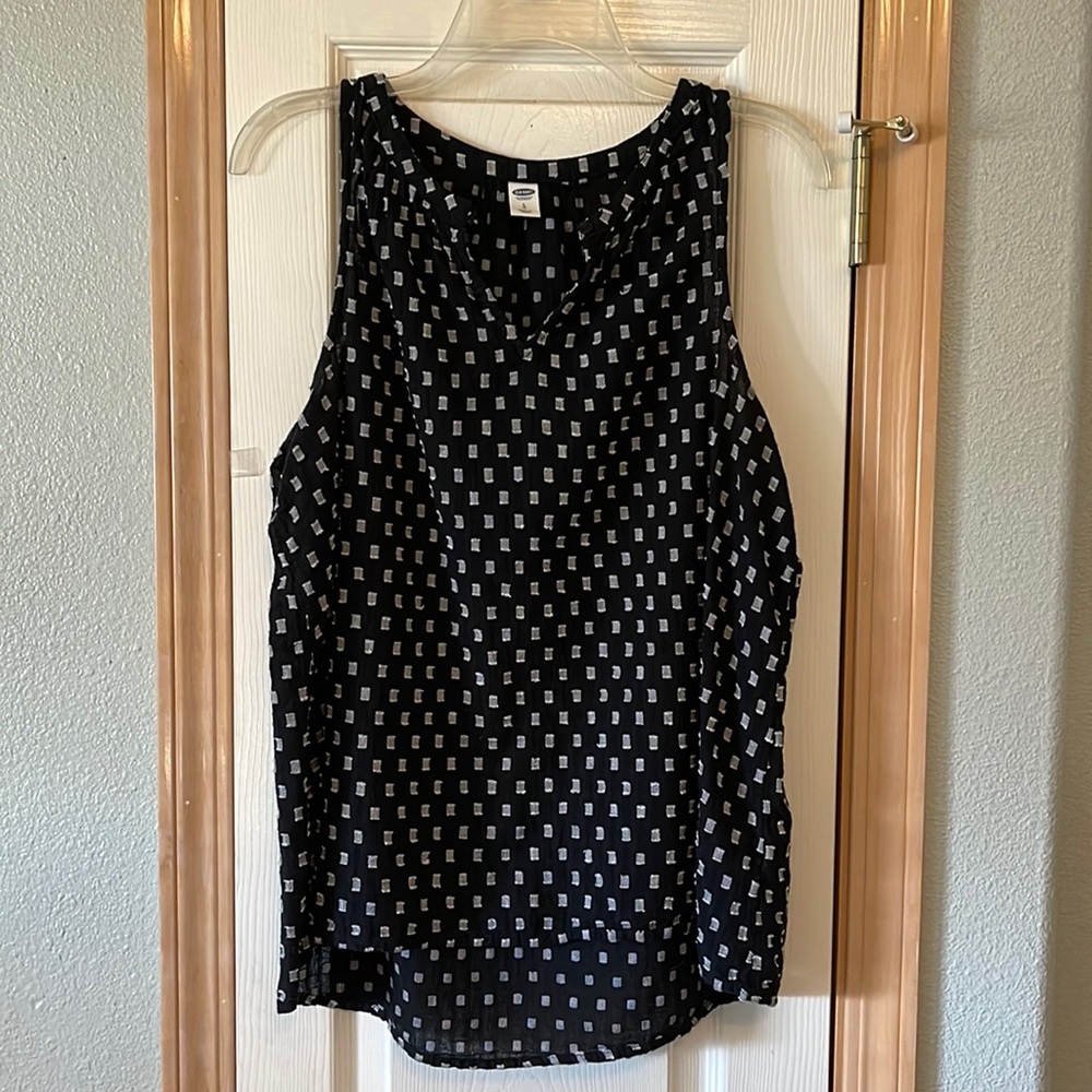 Old Navy sleeveless blouse. Size L